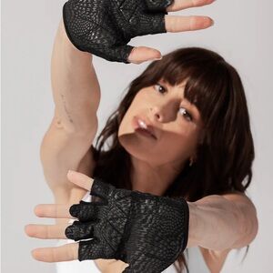 POPFLEX- Black Mesh Workout Gloves
